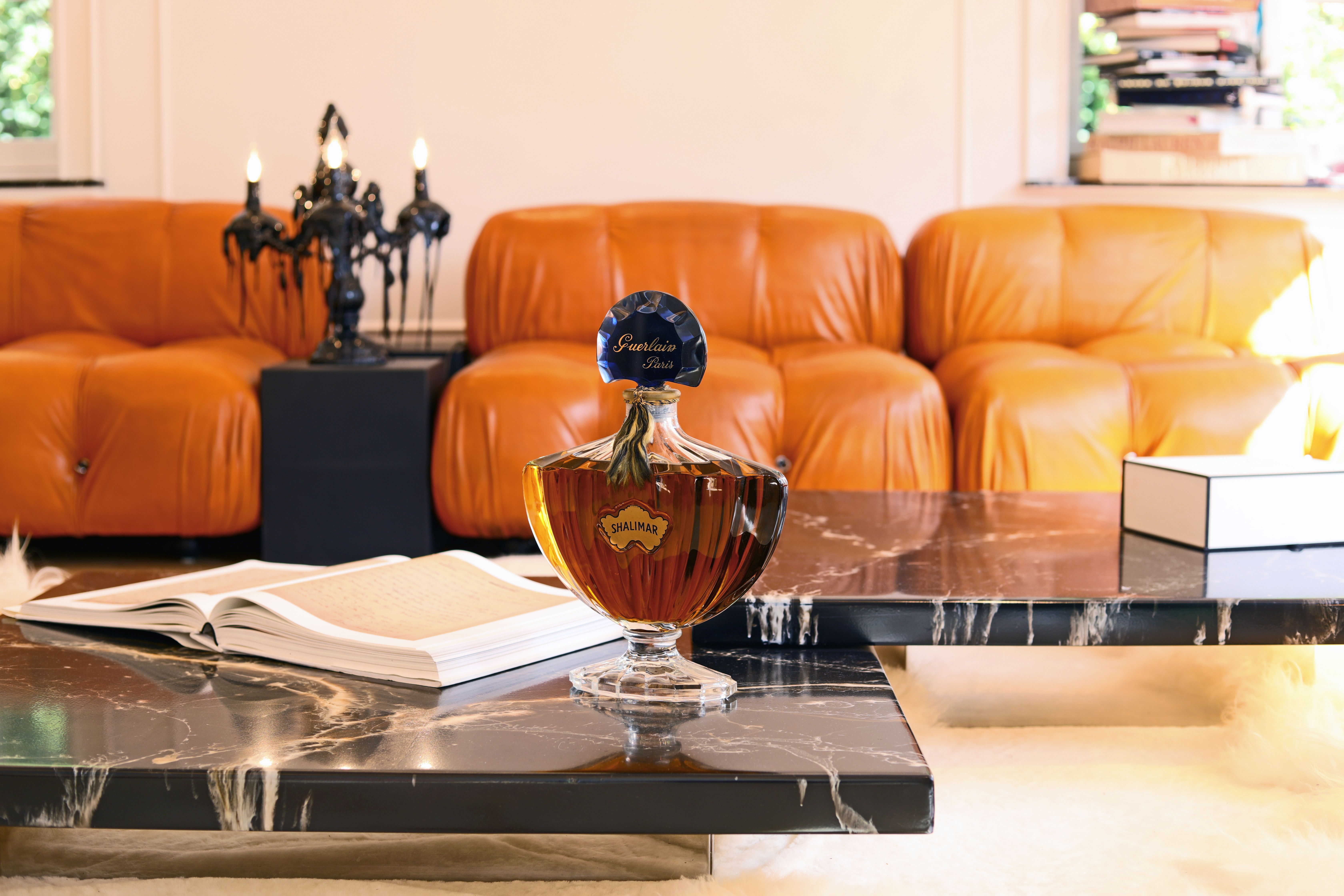 Flacon iconique de parfum Guerlain Shalimar XXL