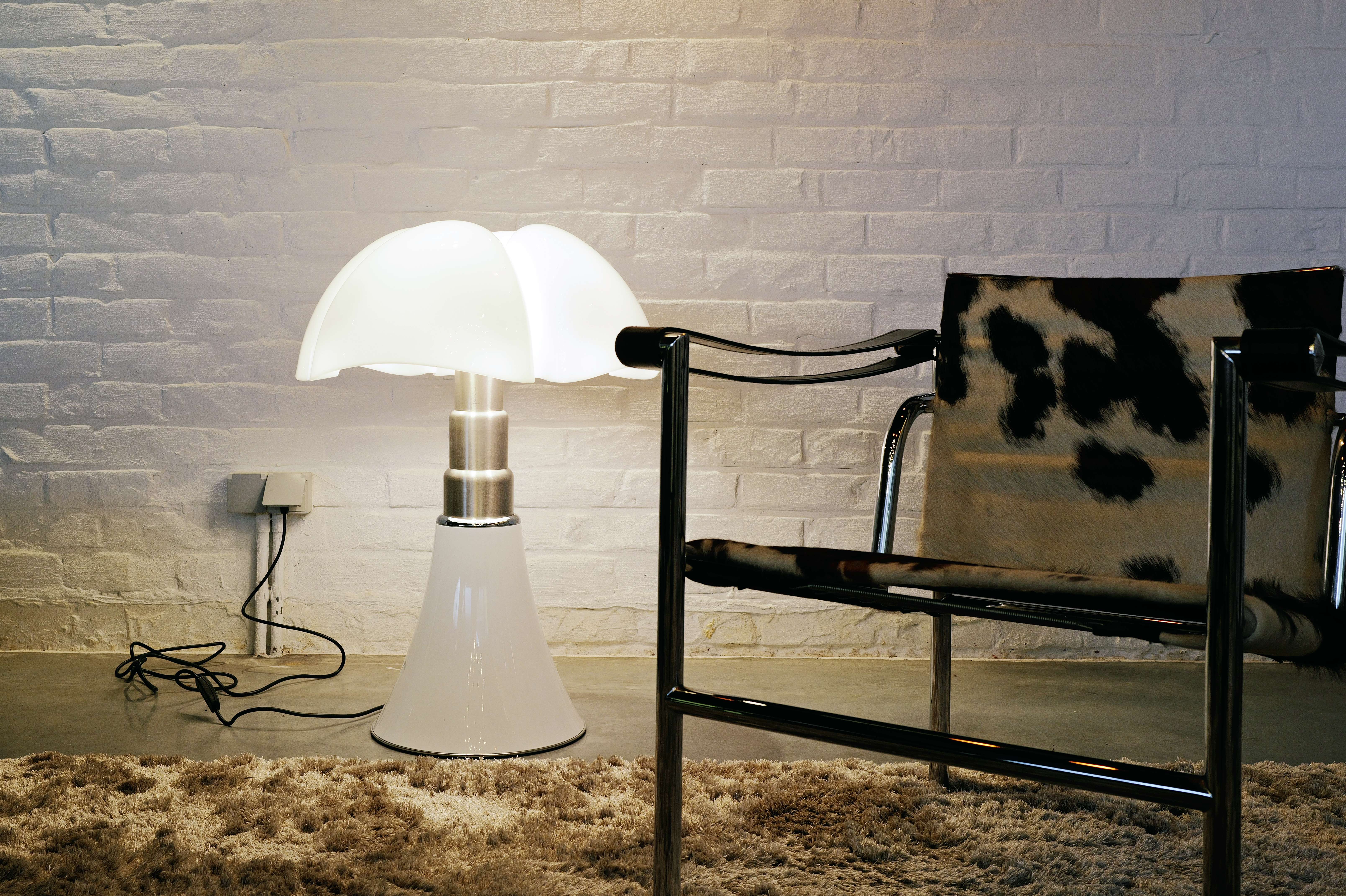 Lampe de table Pipistrello par Gae Aulenti pour Martinelli Luce