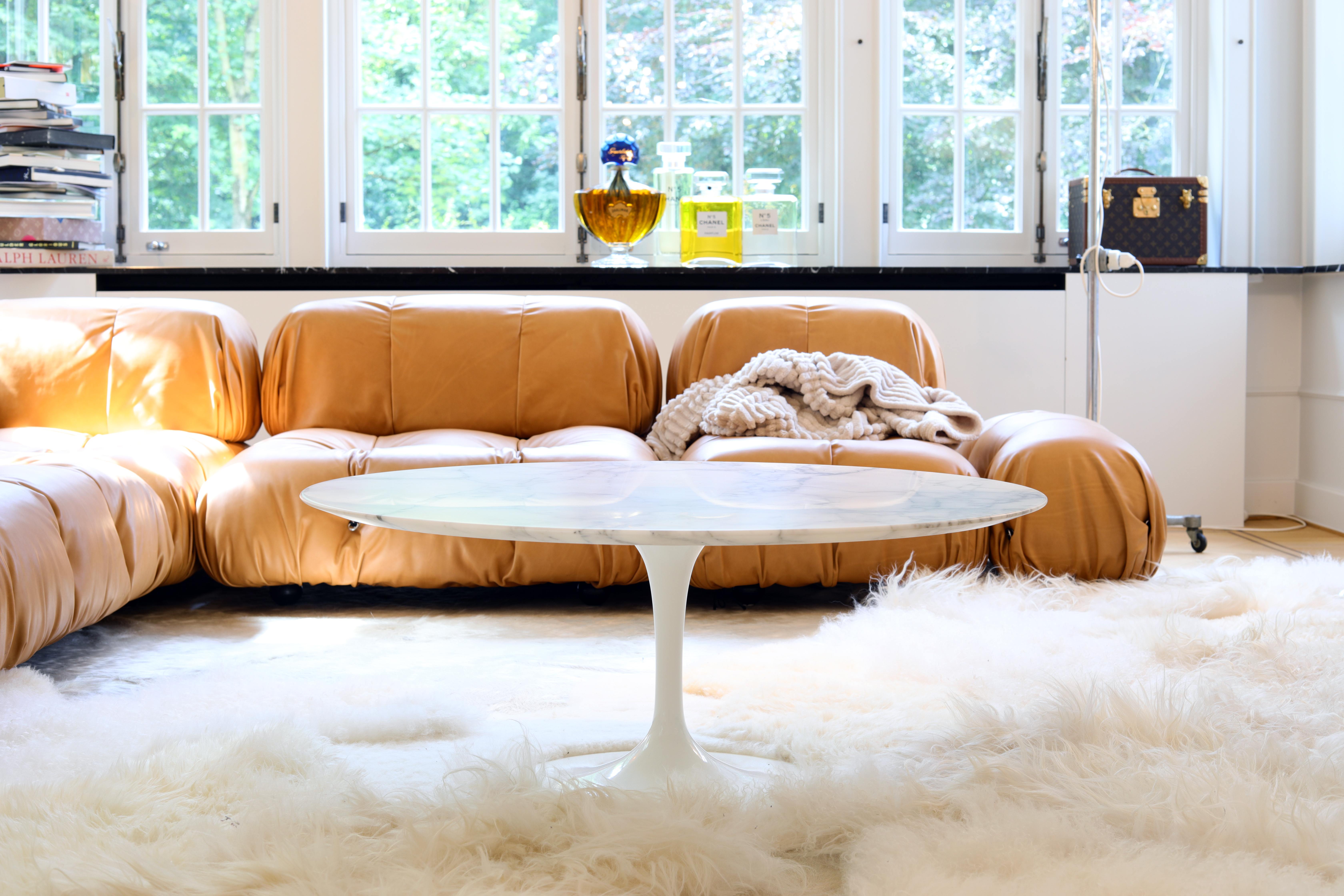 Tulip coffee table designed by Eero Saarinen for Knoll