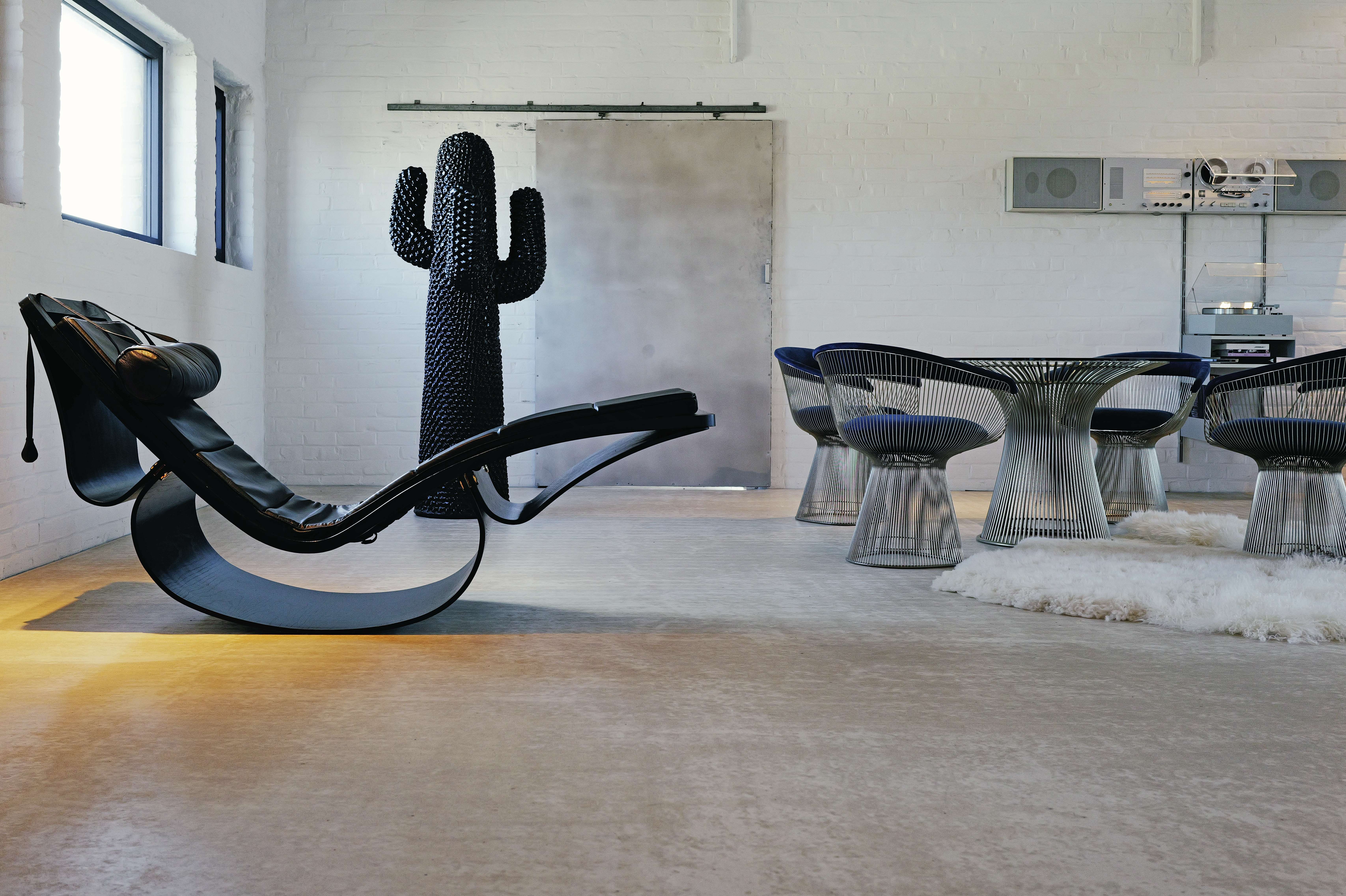 'Rio' Rocking Chaise Lounge by Oscar Niemeyer