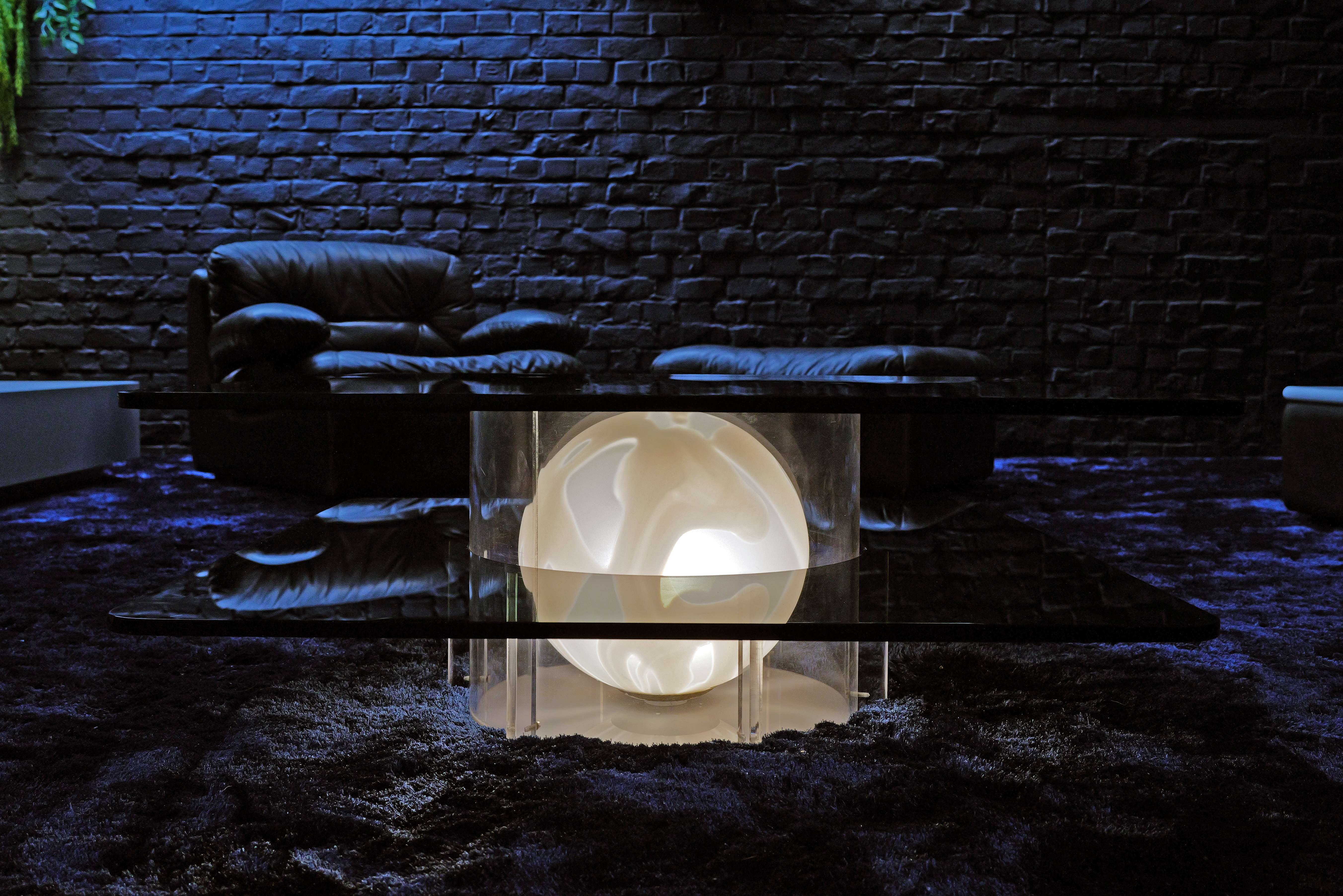Italiaanse Space Age salontafel in gerookt glas met Murano bollamp, 1970's